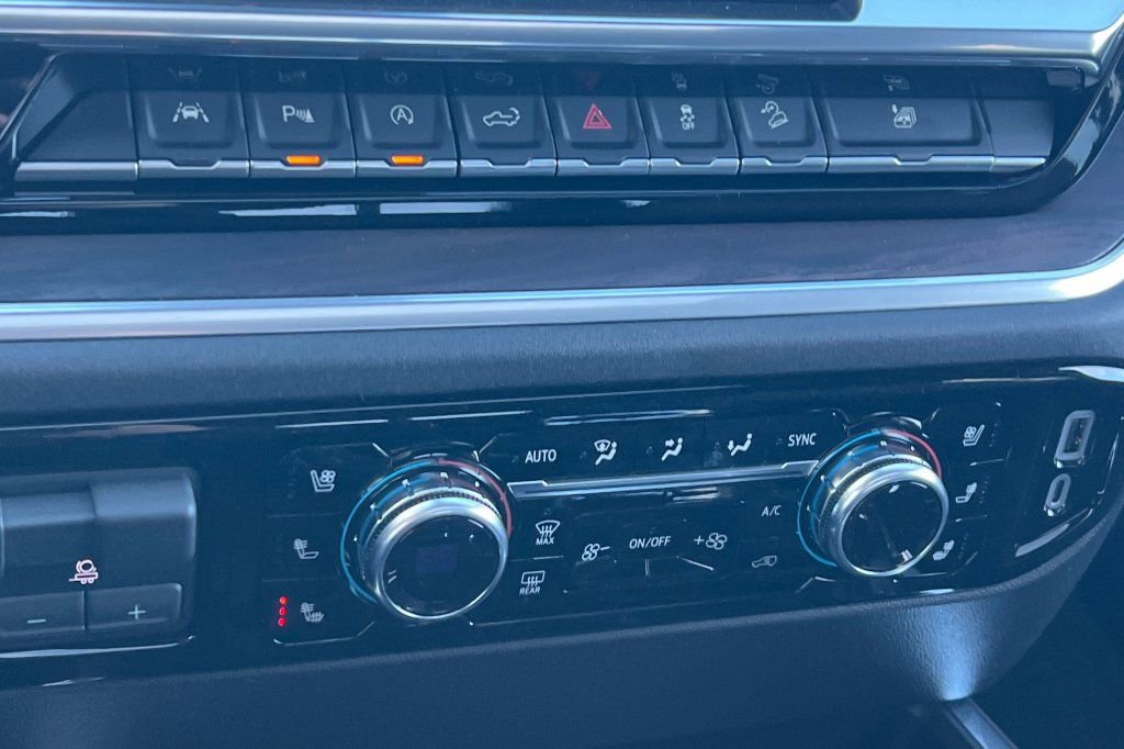 New 2026 GMC Sierra 1500 SLT image 17