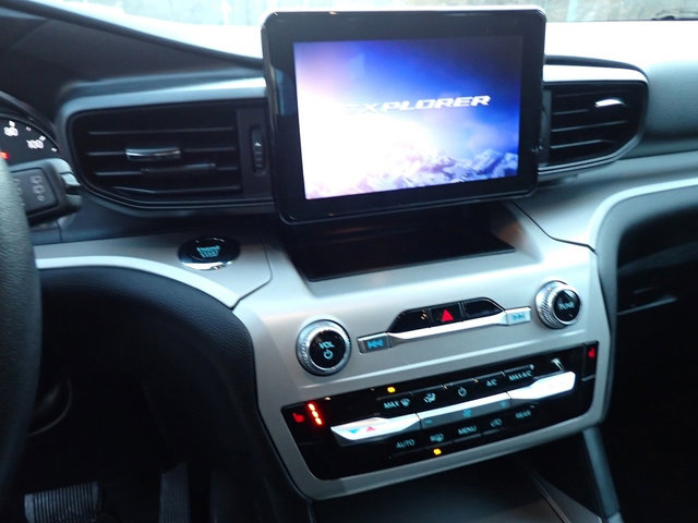 Used 2023 Ford Explorer XLT w/ Class IV Trailer Tow Package image 31