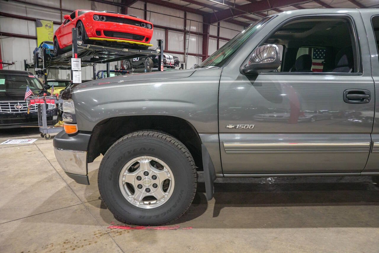 Used 1999 Chevrolet Silverado 1500 LS w/ Firm Ride Suspension Pkg AWD/4WD image 3