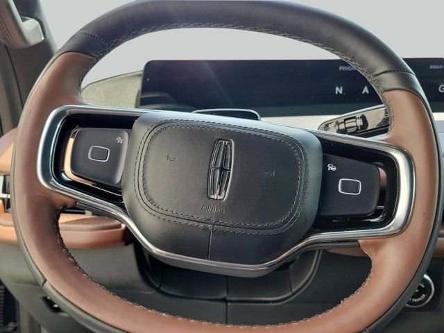 Used 2025 Lincoln Navigator Reserve image 22