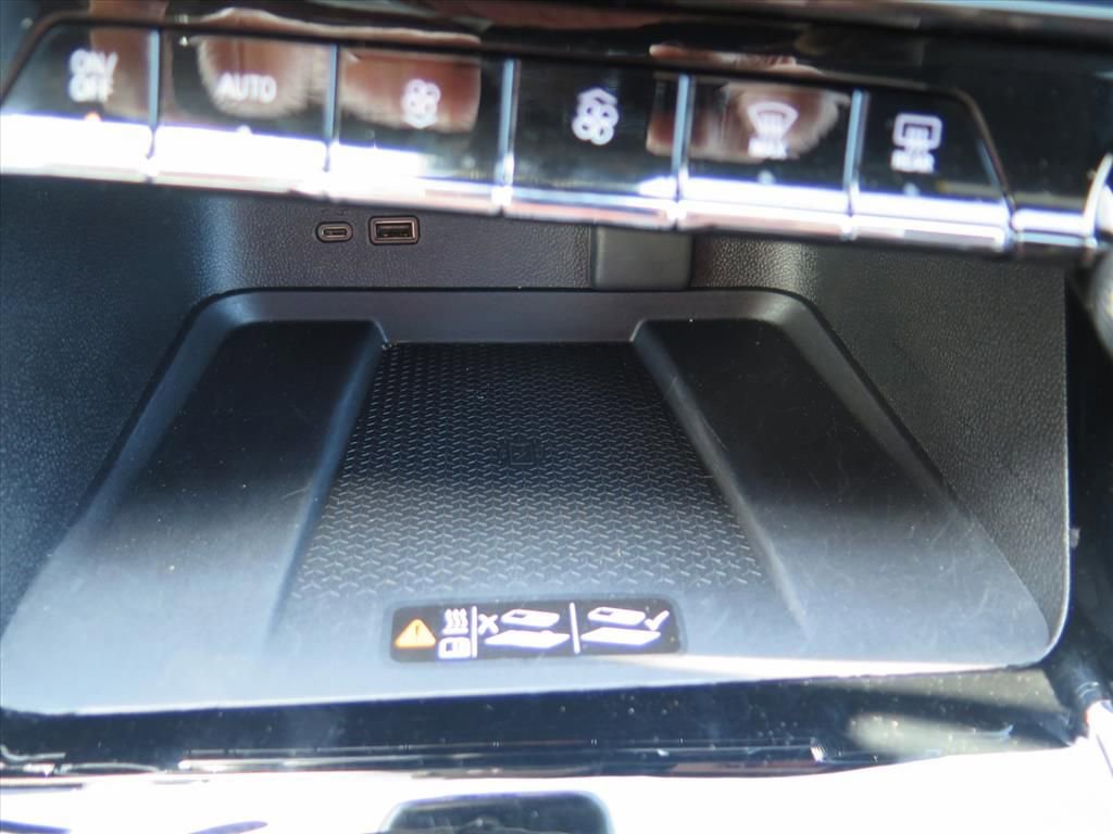 Used 2024 Chevrolet Traverse RS AWD/4WD image 15