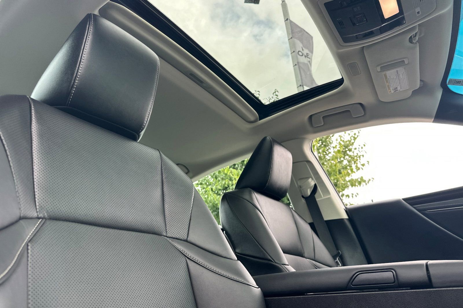 Certified 2025 Lexus ES 350 w/ Premium Package FWD image 13