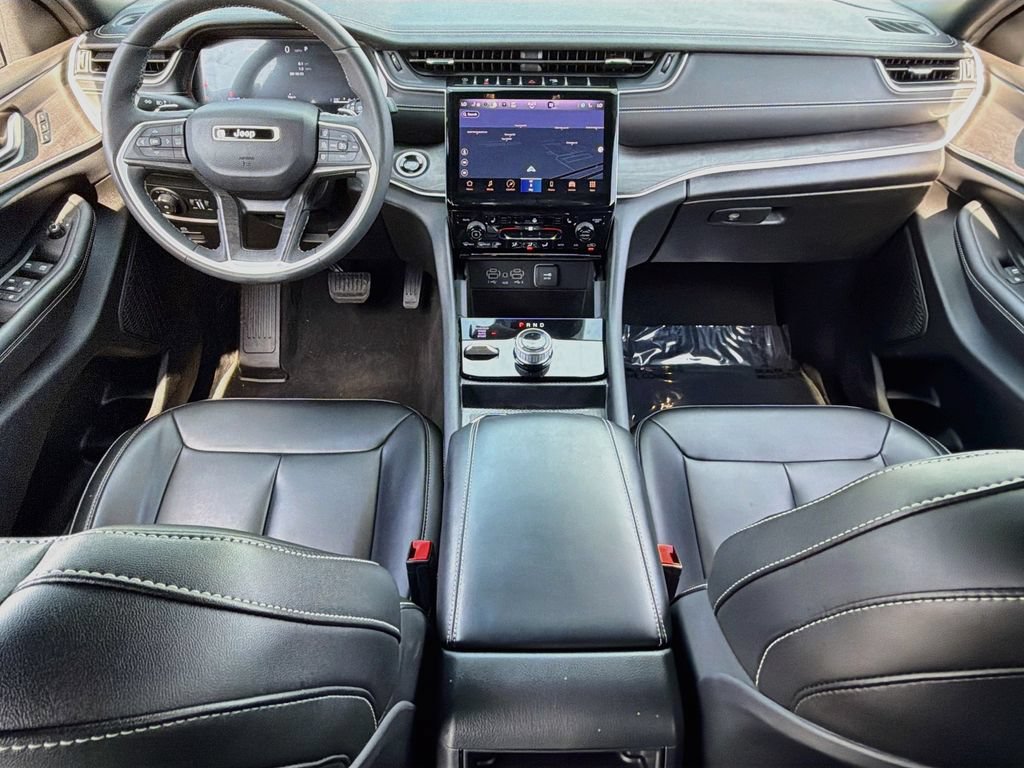 Used 2024 Jeep Grand Cherokee Limited AWD/4WD image 10