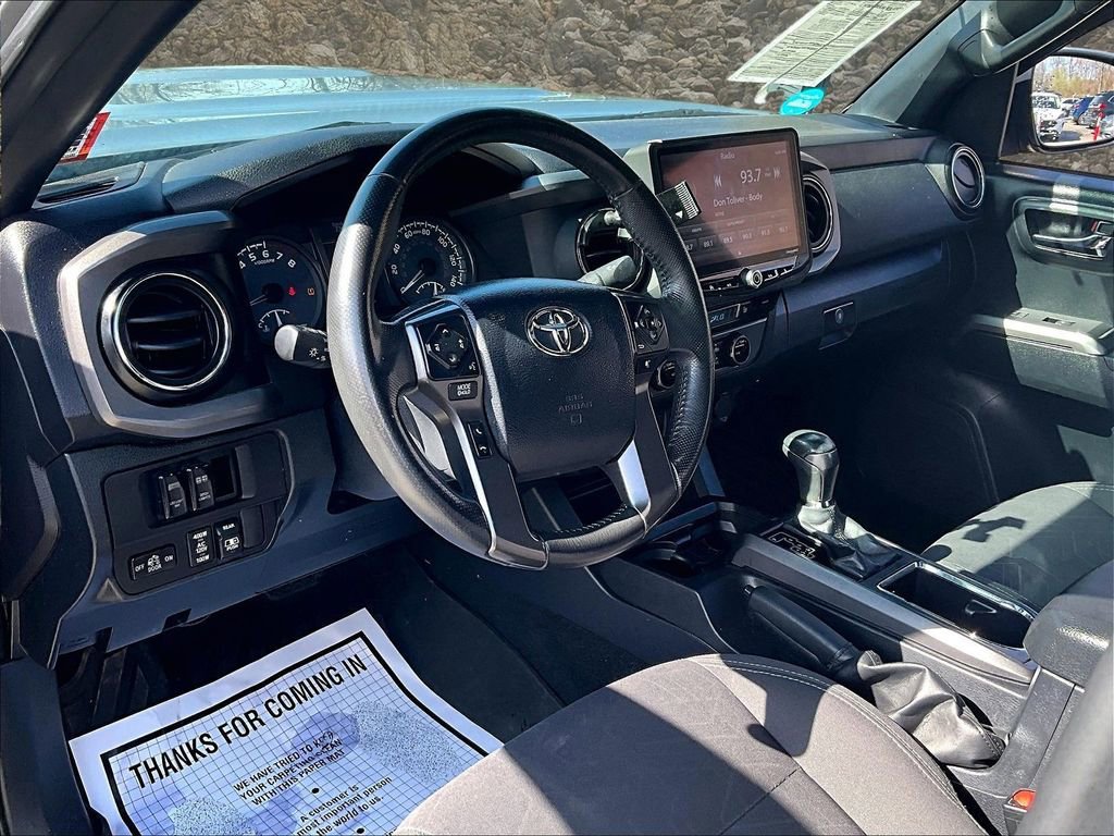 Used 2017 Toyota Tacoma TRD Sport w/ Premium & Technology Package image 11