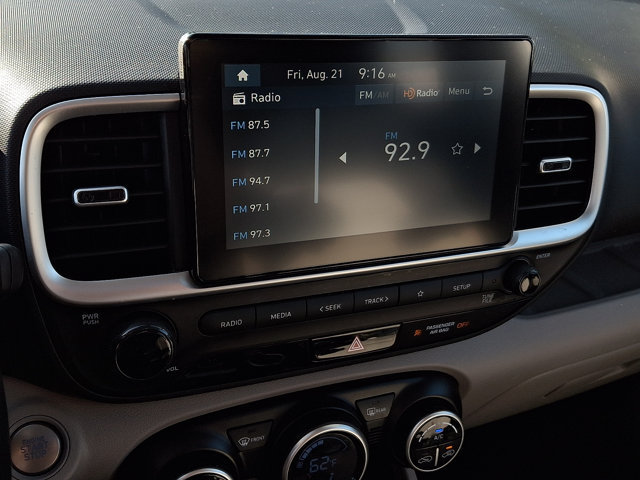 Certified 2025 Hyundai Venue SEL FWD image 17