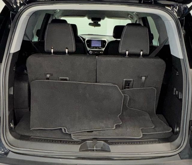 Used 2023 GMC Acadia SLE image 10