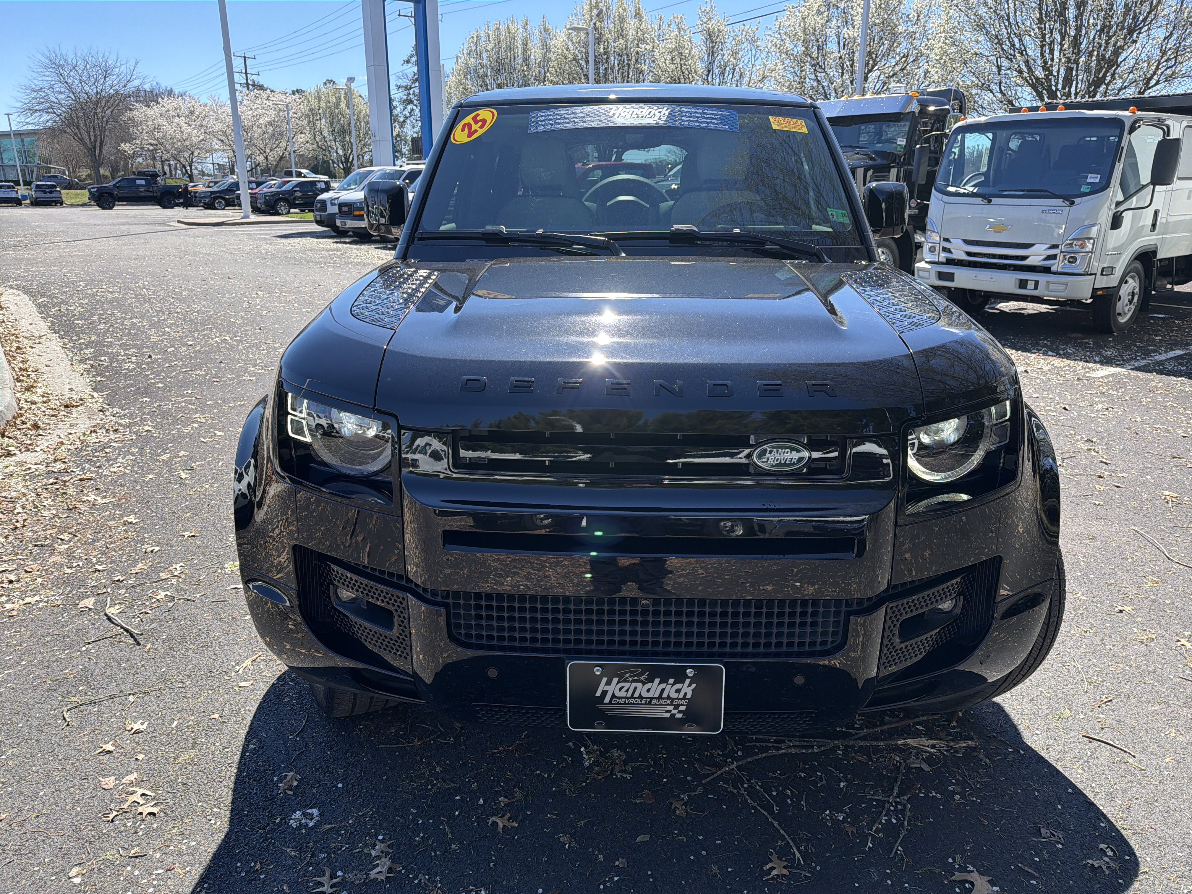 Used 2025 Land Rover Defender 130 X-Dynamic SE image 3