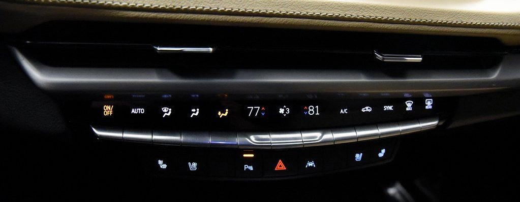 Used 2024 Cadillac XT4 Premium Luxury image 18