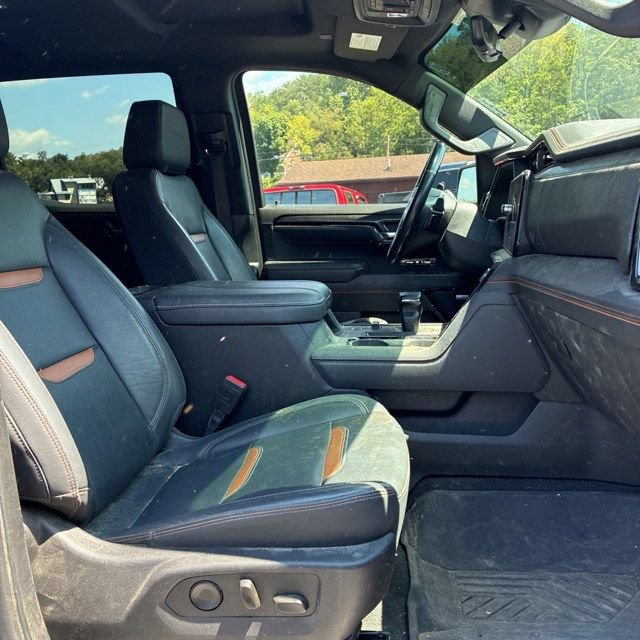 Used 2023 GMC Sierra 1500 AT4 w/ Technology Package AWD/4WD image 10