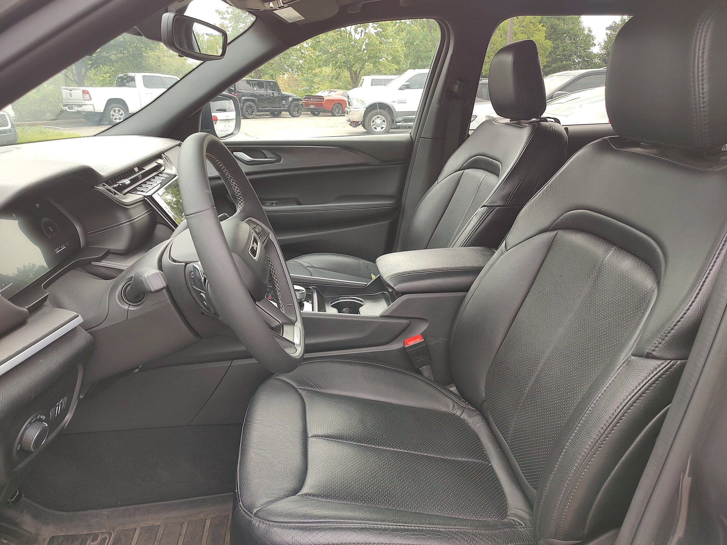 Certified 2024 Jeep Grand Cherokee L Laredo w/ Luxury Tech Group I AWD/4WD image 6