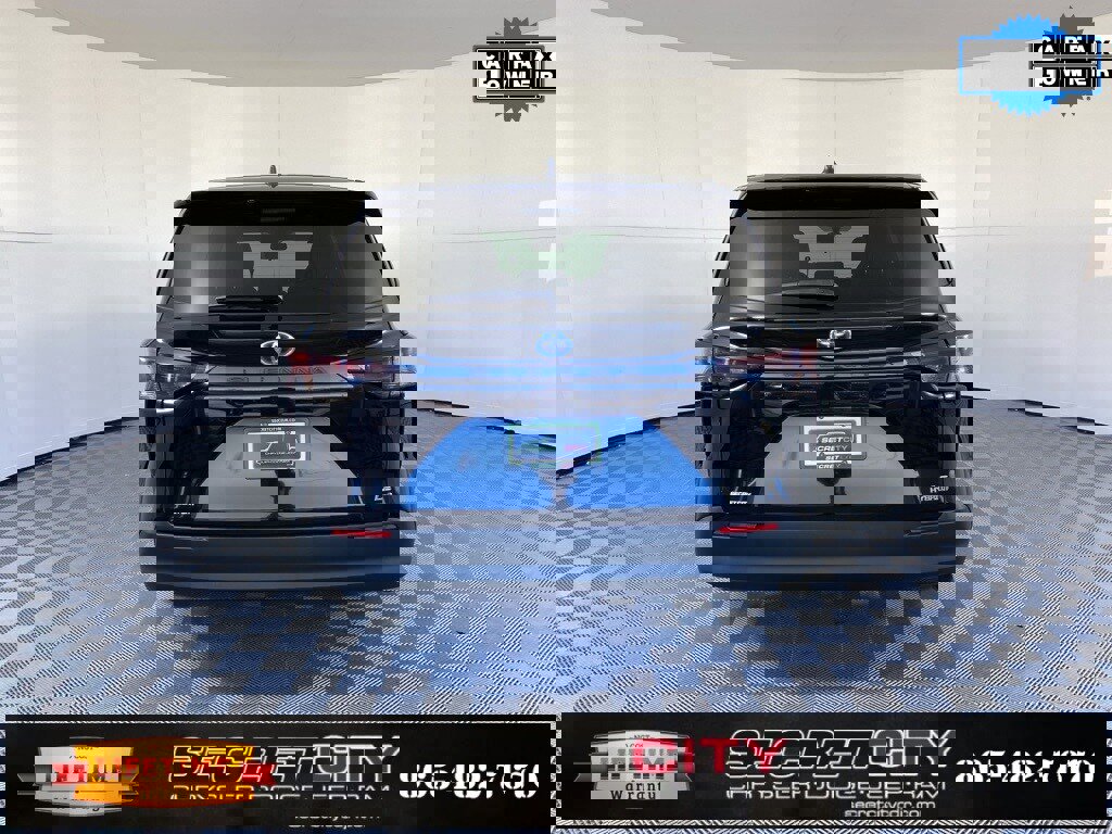 Used 2024 Toyota Sienna LE image 6