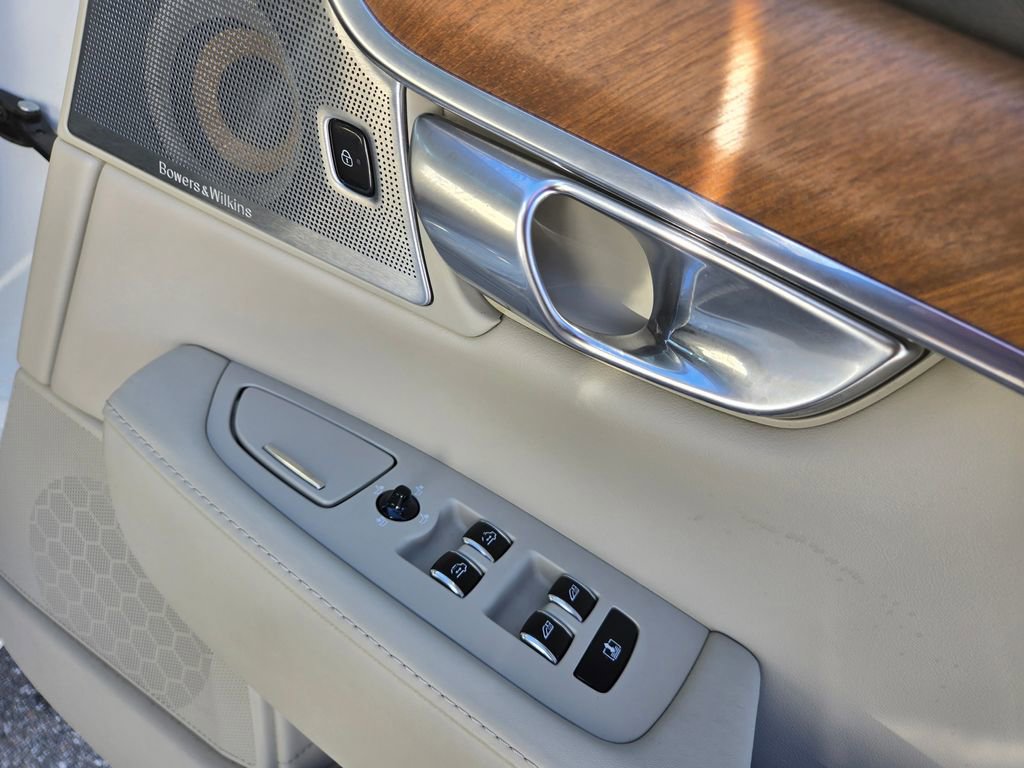 Used 2018 Volvo S90 T8 Inscription w/ Convenience Package image 46