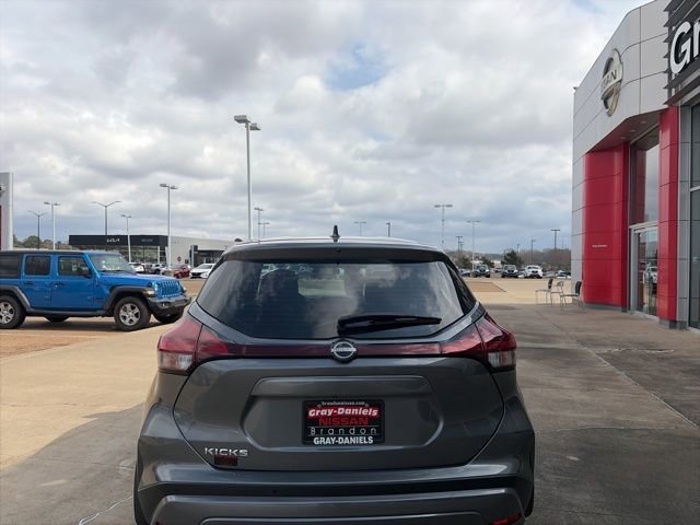 Certified 2025 Nissan Kicks Play S image 3
