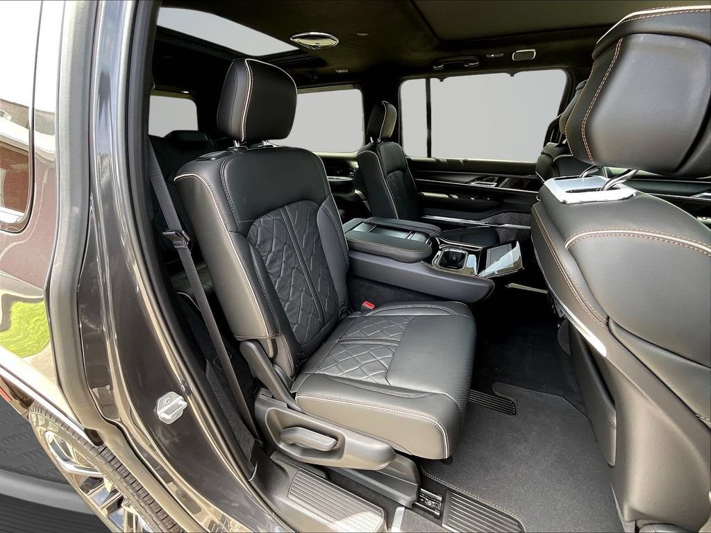 New 2026 Jeep Grand Wagoneer Summit AWD/4WD image 12