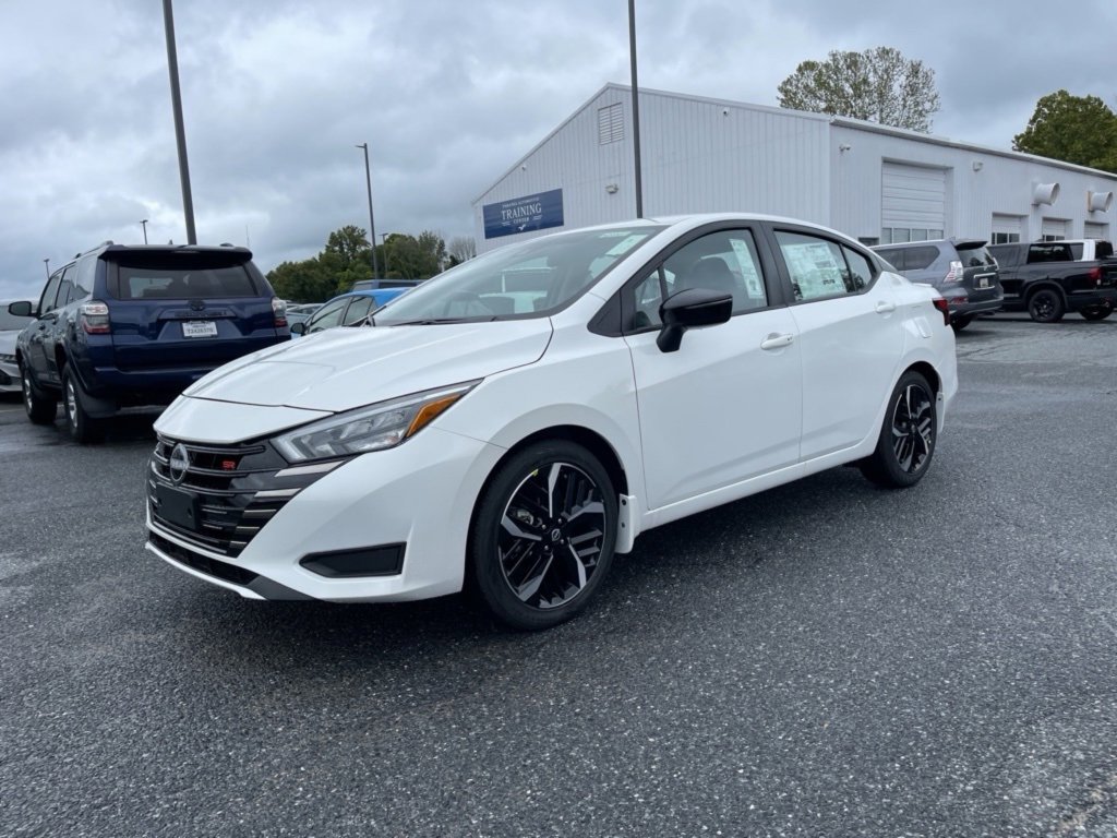 New 2025 Nissan Versa SR image 2
