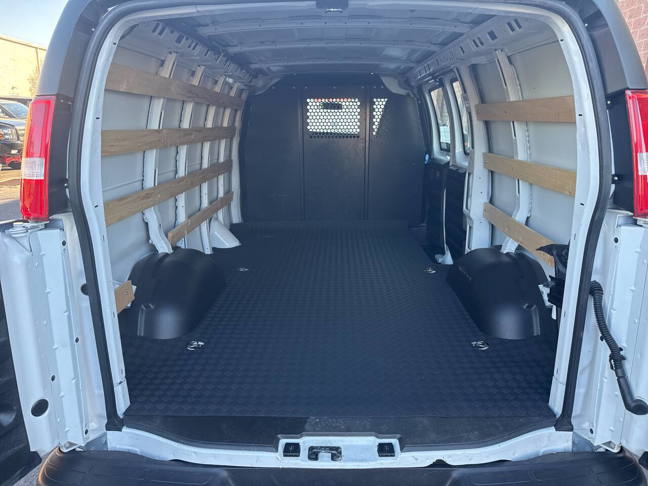 Used 2024 GMC Savana 2500 w/ Driver Convenience Package image 30