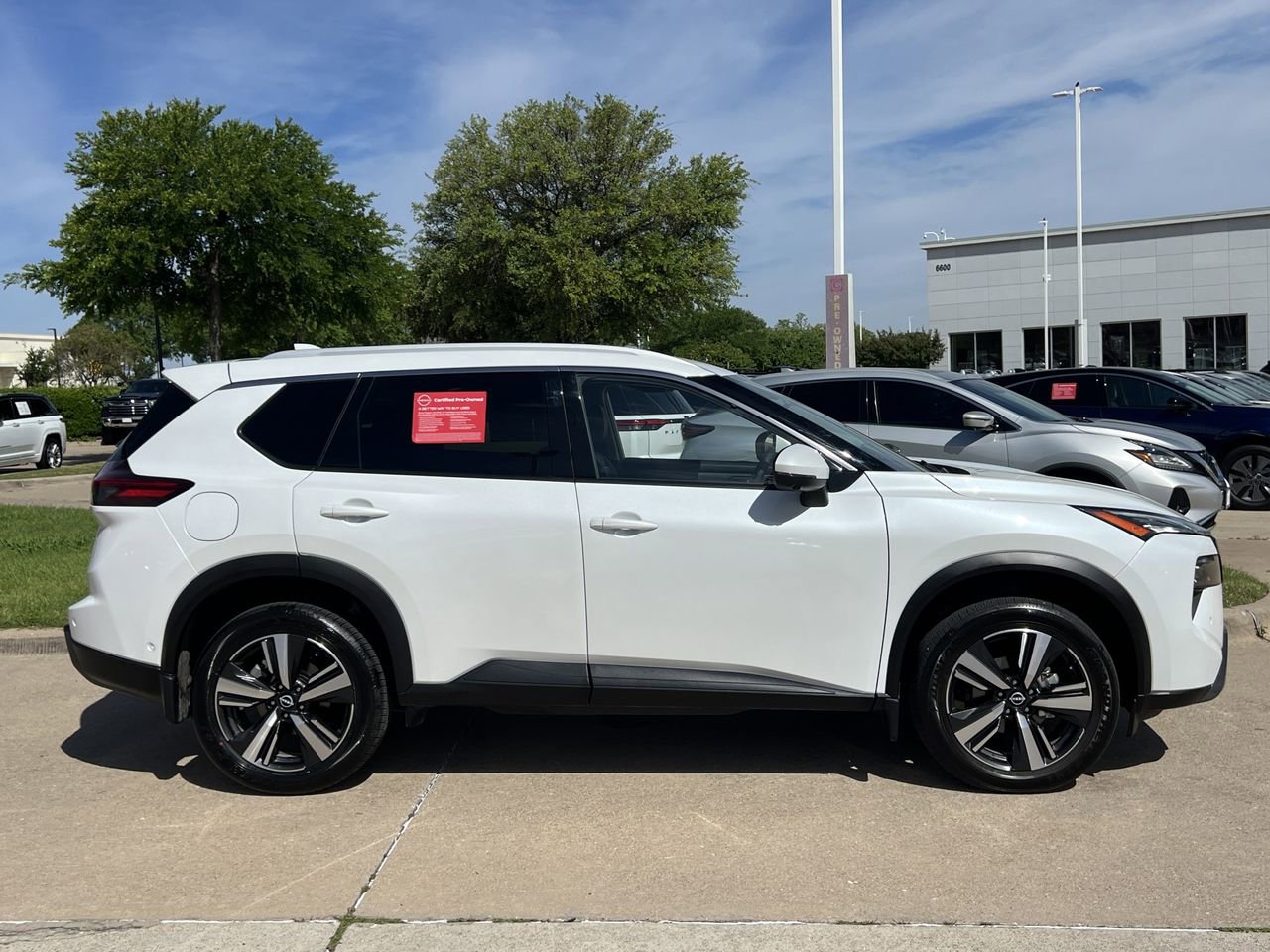 Certified 2025 Nissan Rogue SL image 3