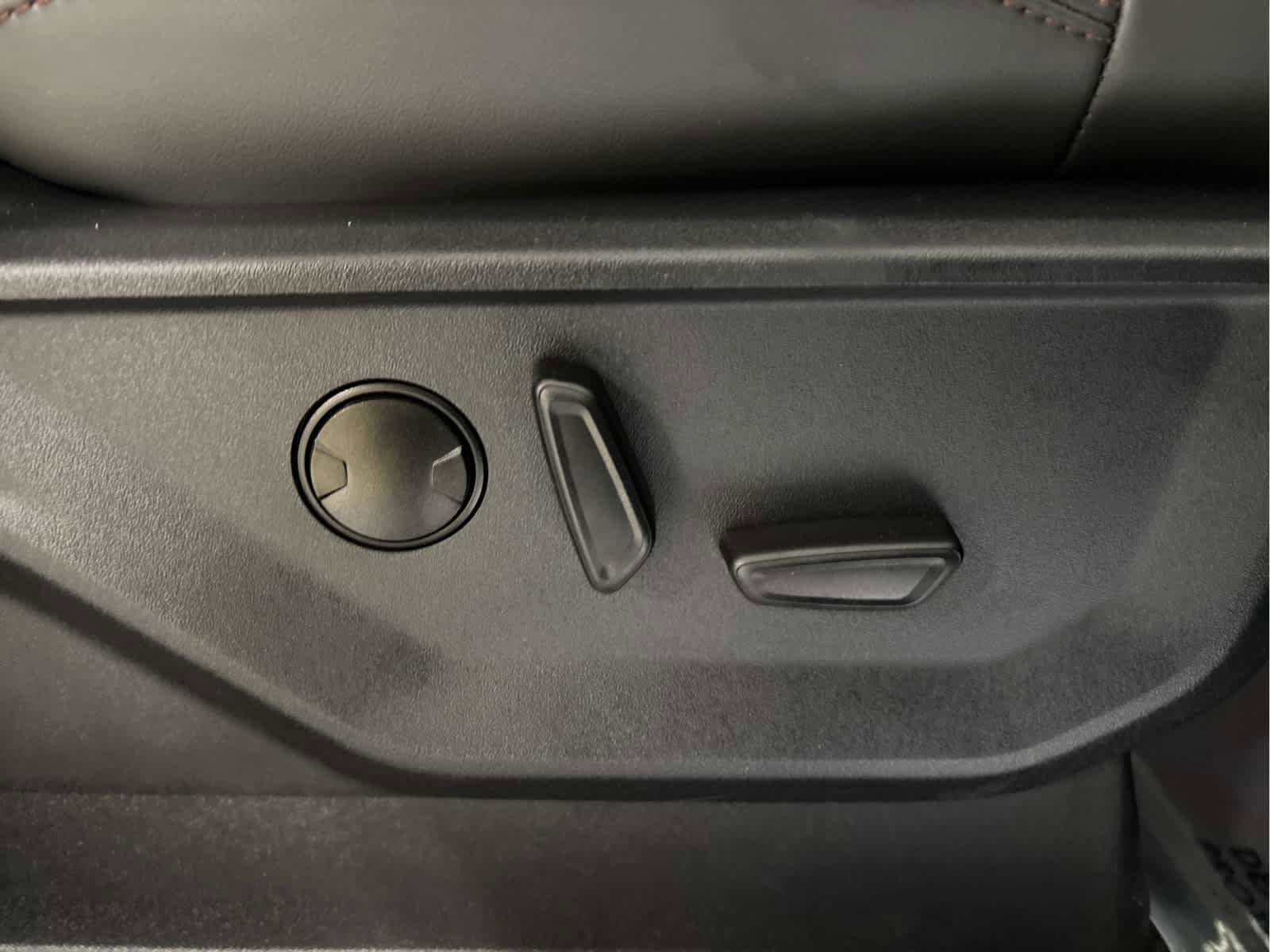 Used 2025 Ford Expedition Active AWD/4WD image 37