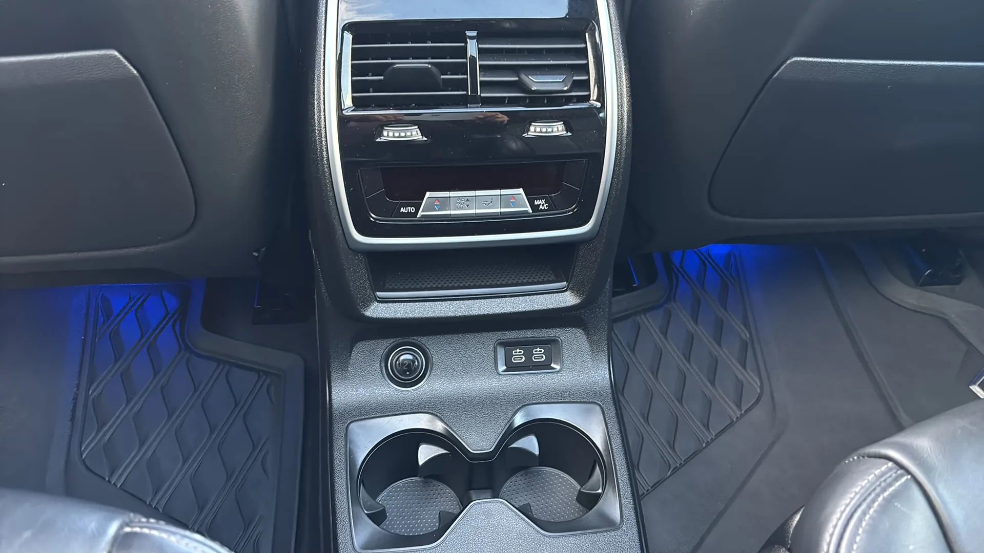 Used 2020 BMW X7 xDrive40i w/ M Sport Package image 39