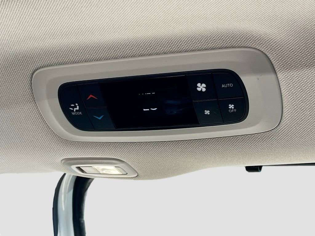 Used 2024 Chrysler Pacifica Limited w/ Trailer Tow Group image 25