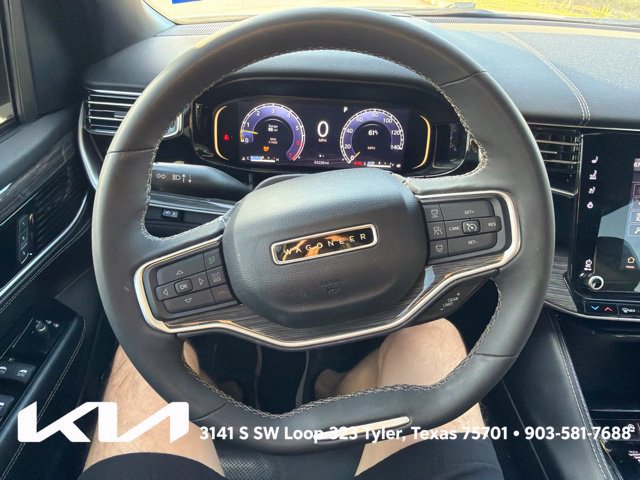 Used 2022 Jeep Wagoneer Series III w/ Flexible Seating Group AWD/4WD image 18