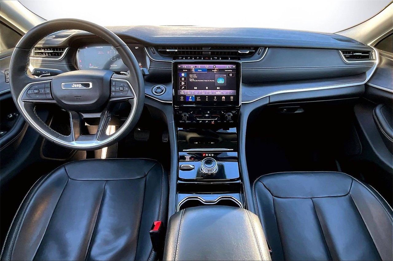 Used 2023 Jeep Grand Cherokee L Limited w/ Black Appearance Package image 14