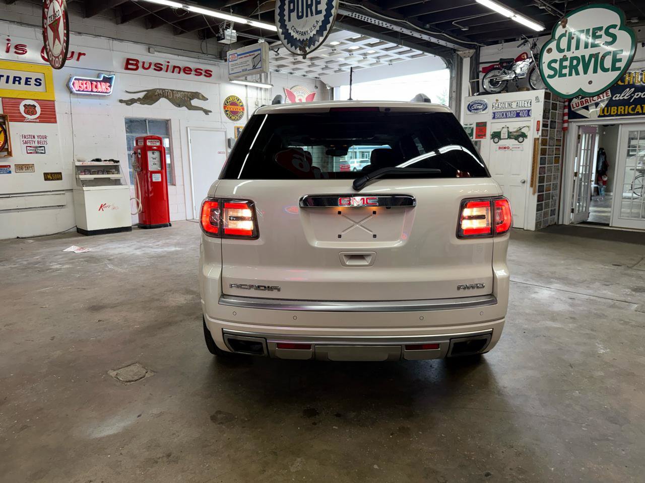 Used 2015 GMC Acadia Denali image 4