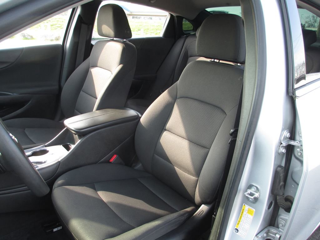 Used 2018 Chevrolet Malibu LT image 16
