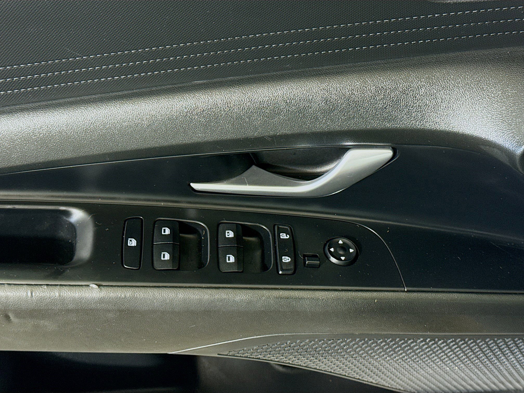 Used 2023 Hyundai Elantra SEL image 24