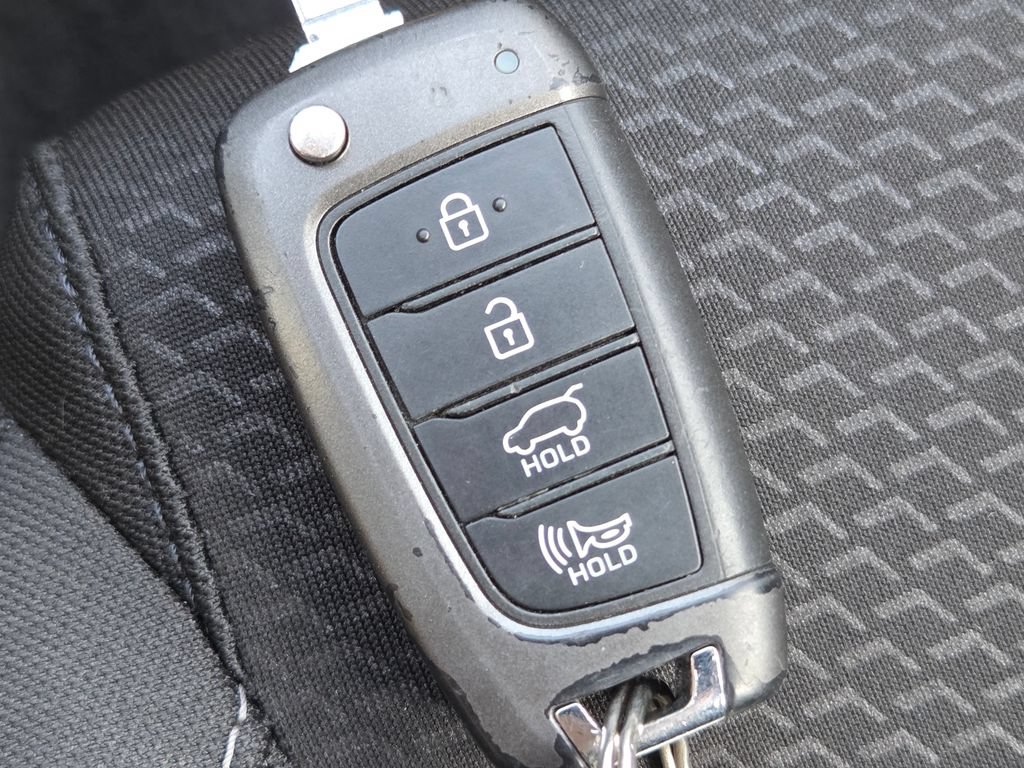 Used 2018 Hyundai Elantra GT FWD image 34