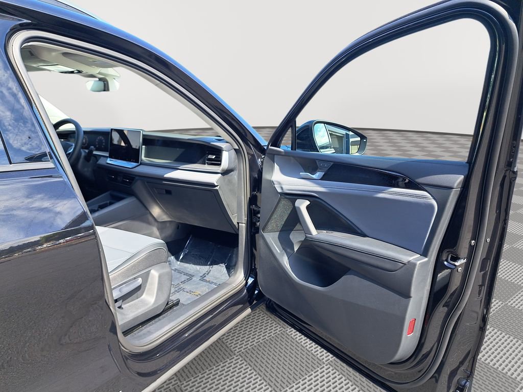 New 2025 Volkswagen Tiguan SE FWD image 17