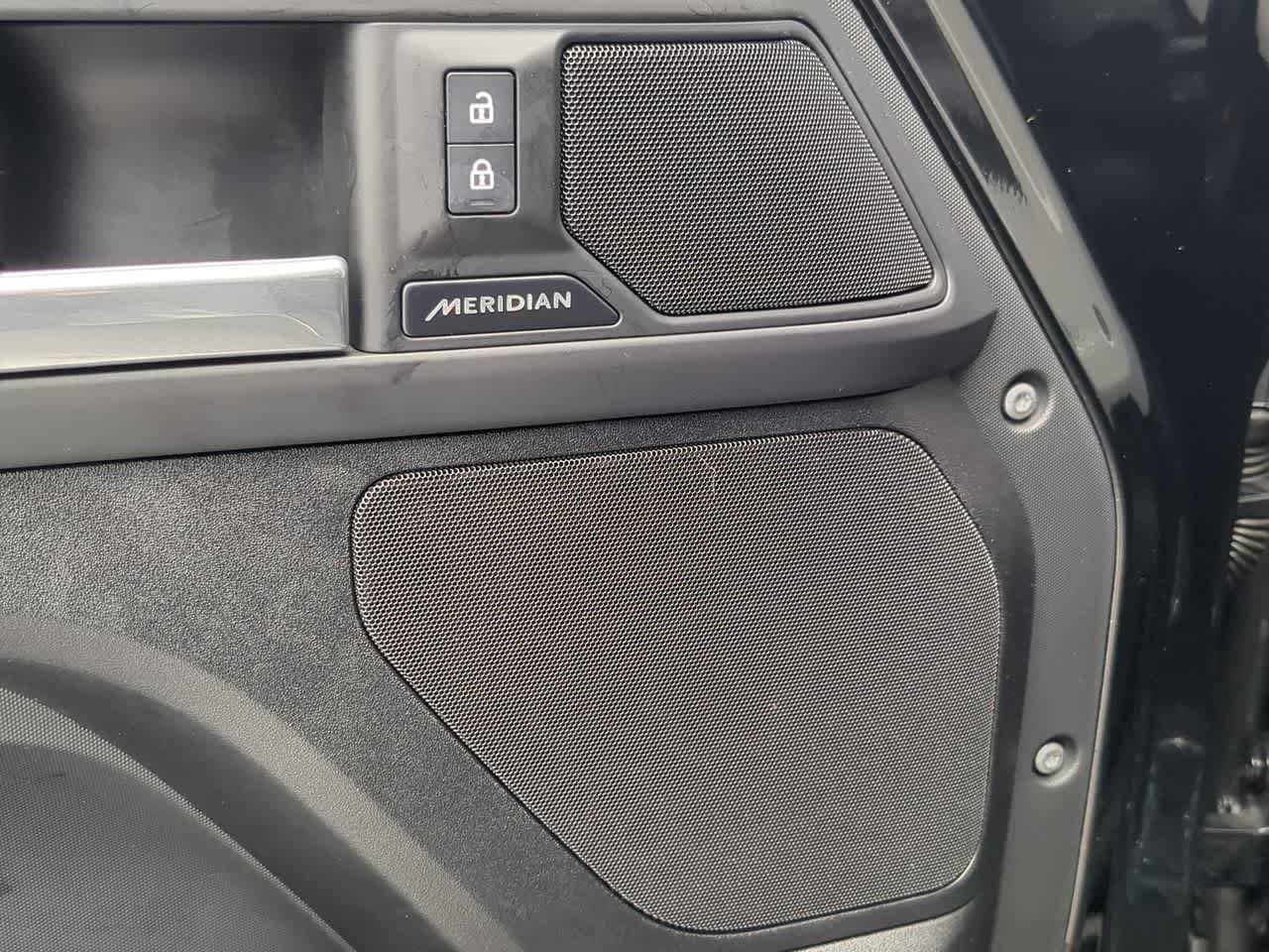 Used 2025 Land Rover Defender 110 S AWD/4WD image 31