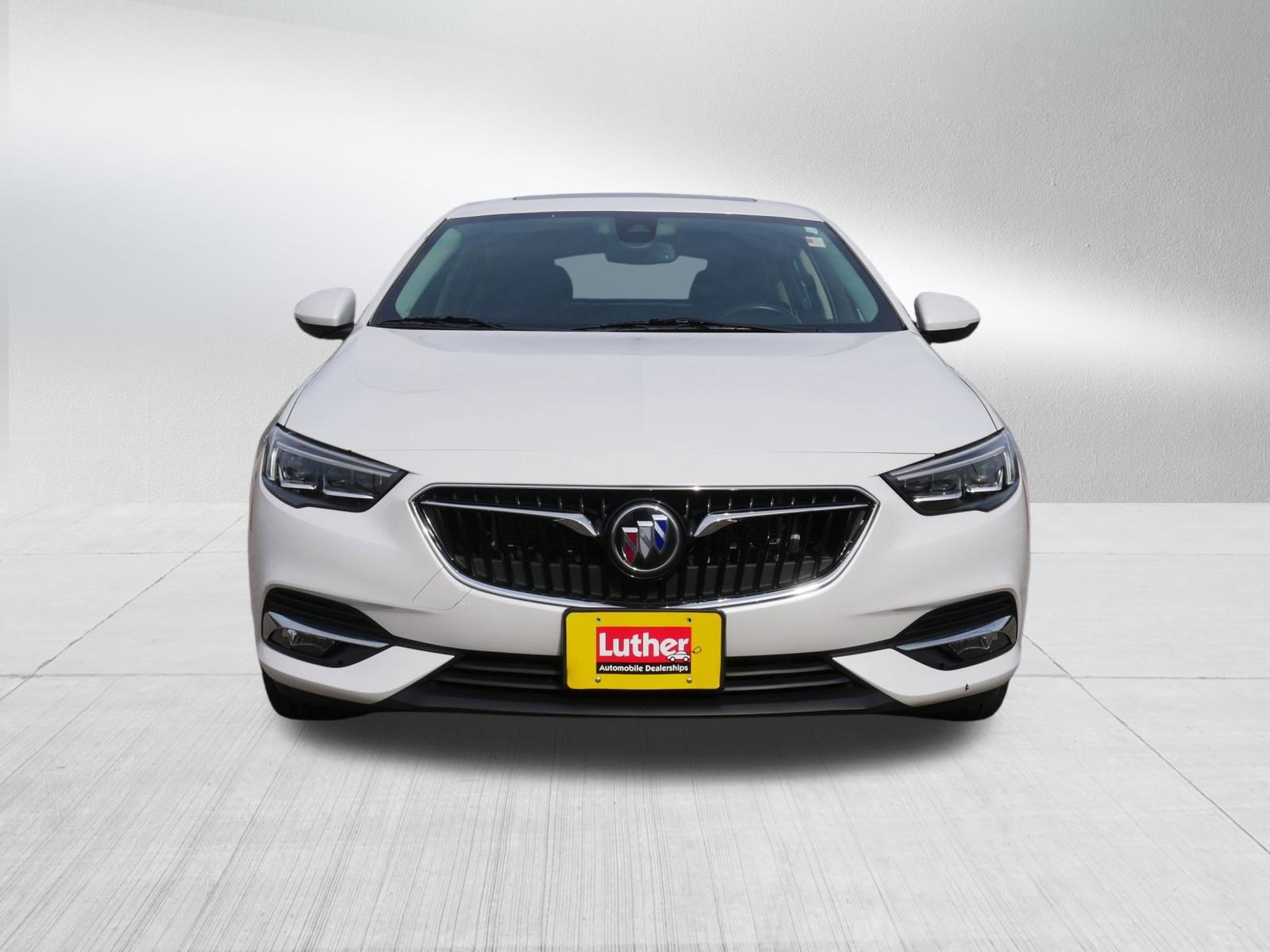 Used 2018 Buick Regal Essence w/ Driver Confidence Package #1 image 2