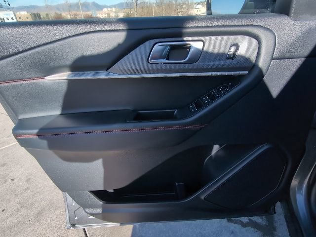 Used 2025 Ford Explorer ST-Line w/ ST-Line Street Pack image 10