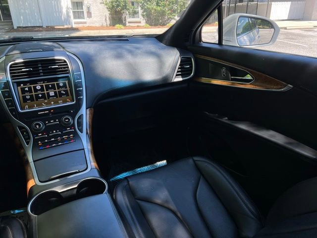 Used 2016 Lincoln MKX Reserve w/ Technology Package FWD image 26
