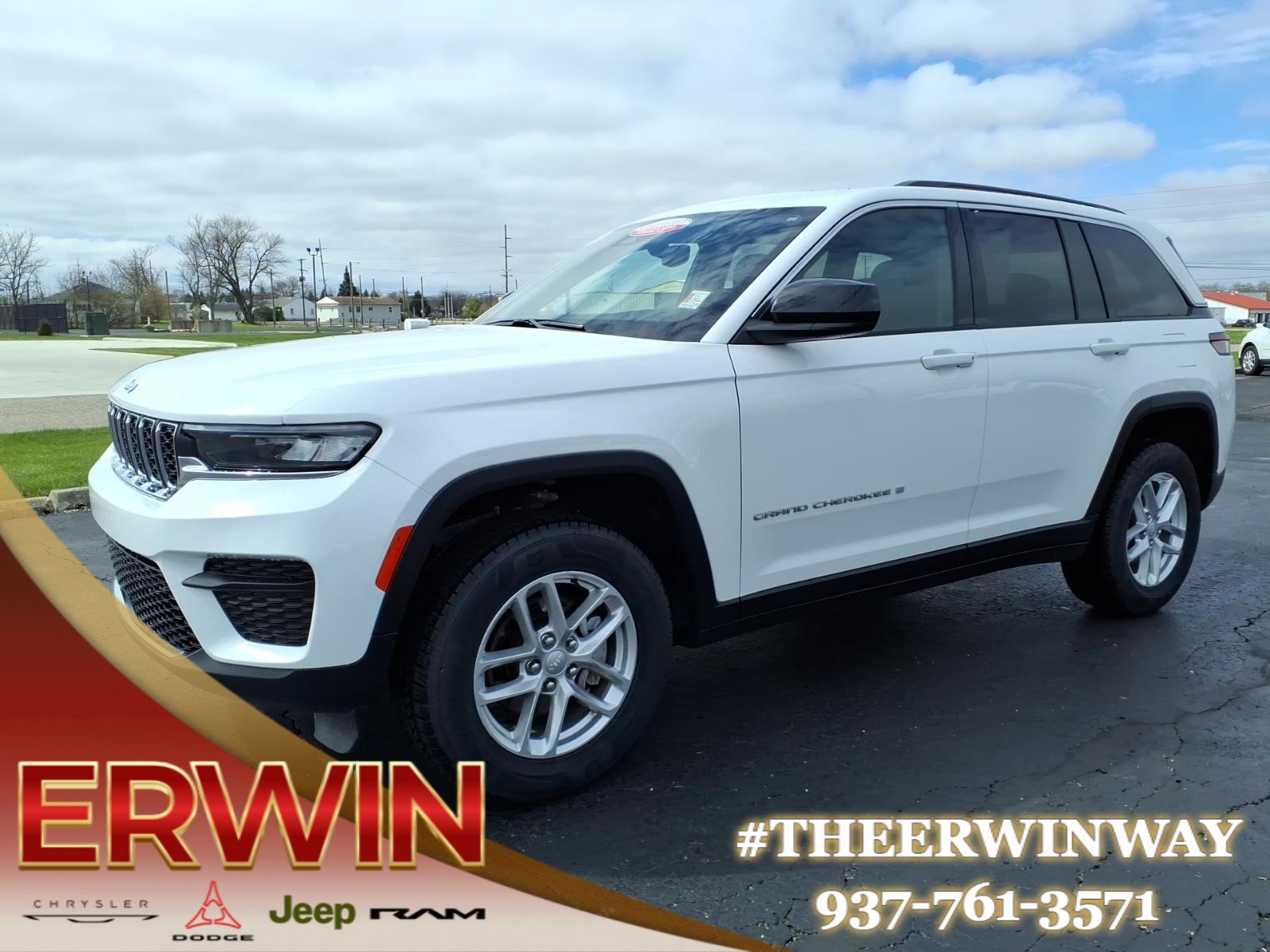 Certified 2024 Jeep Grand Cherokee Laredo X w/ Luxury Tech Group I AWD/4WD image 3