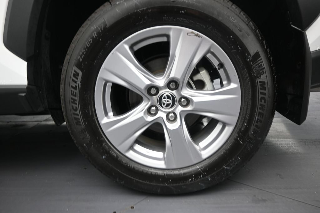 Used 2025 Toyota RAV4 XLE w/ Convenience Package FWD image 10
