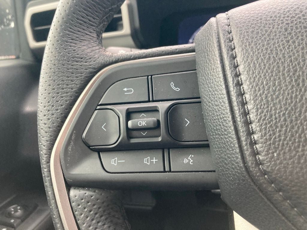 Used 2025 Toyota Tacoma TRD Off-Road AWD/4WD image 14