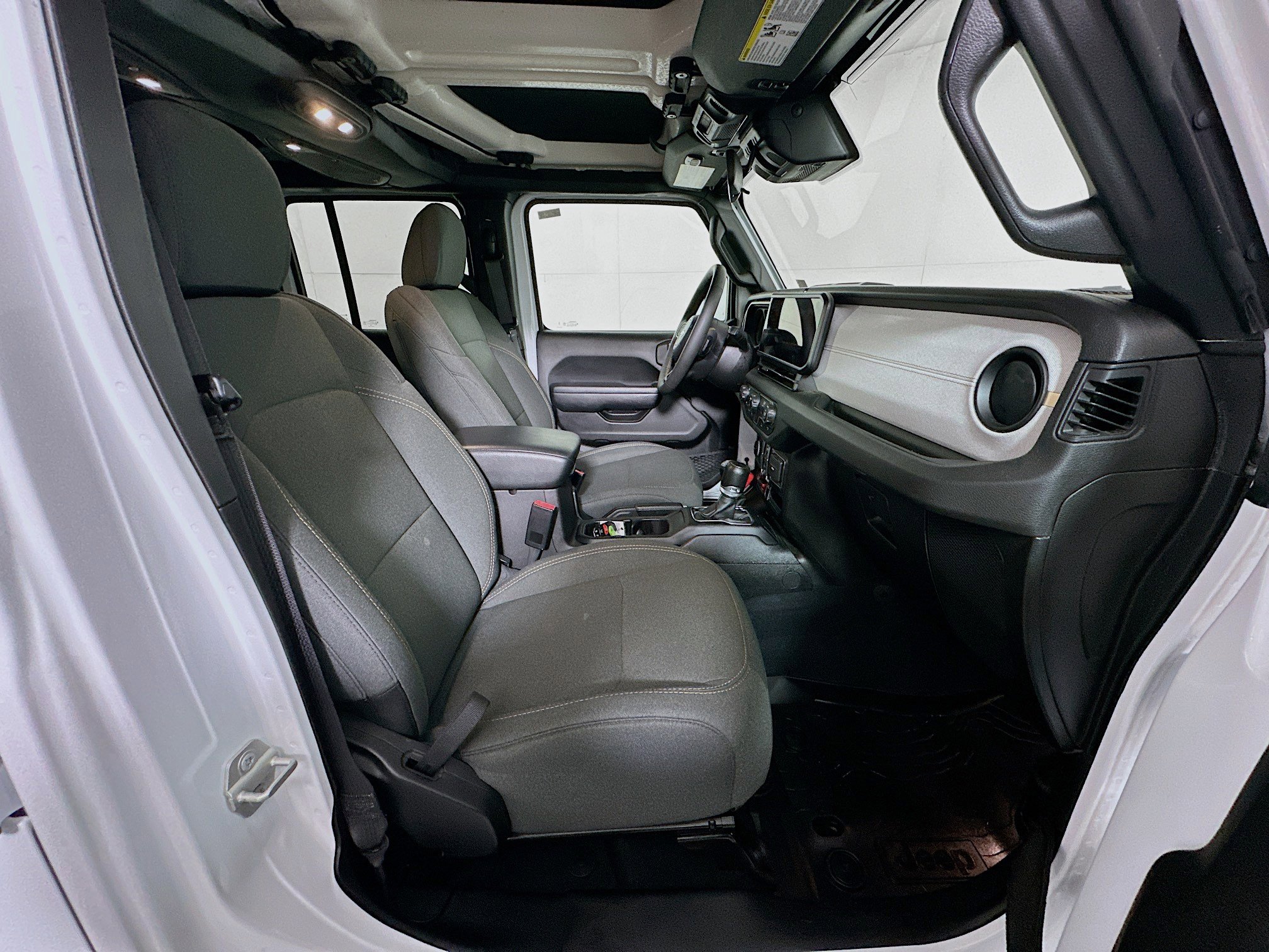 Used 2024 Jeep Wrangler Willys image 30