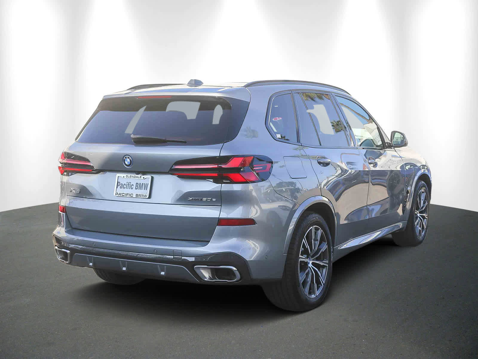 Used 2025 BMW X5 xDrive50e w/ Executive Package image 6