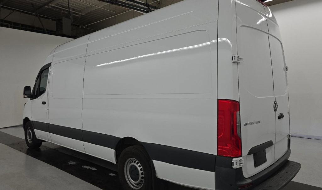 Used 2023 Mercedes-Benz Sprinter 2500 image 11