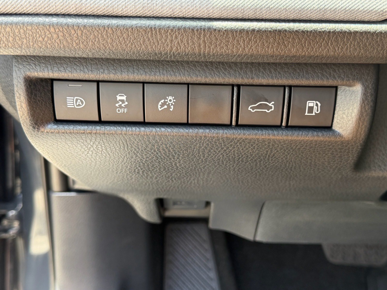 Used 2026 Toyota Camry LE w/ Convenience Package FWD image 34