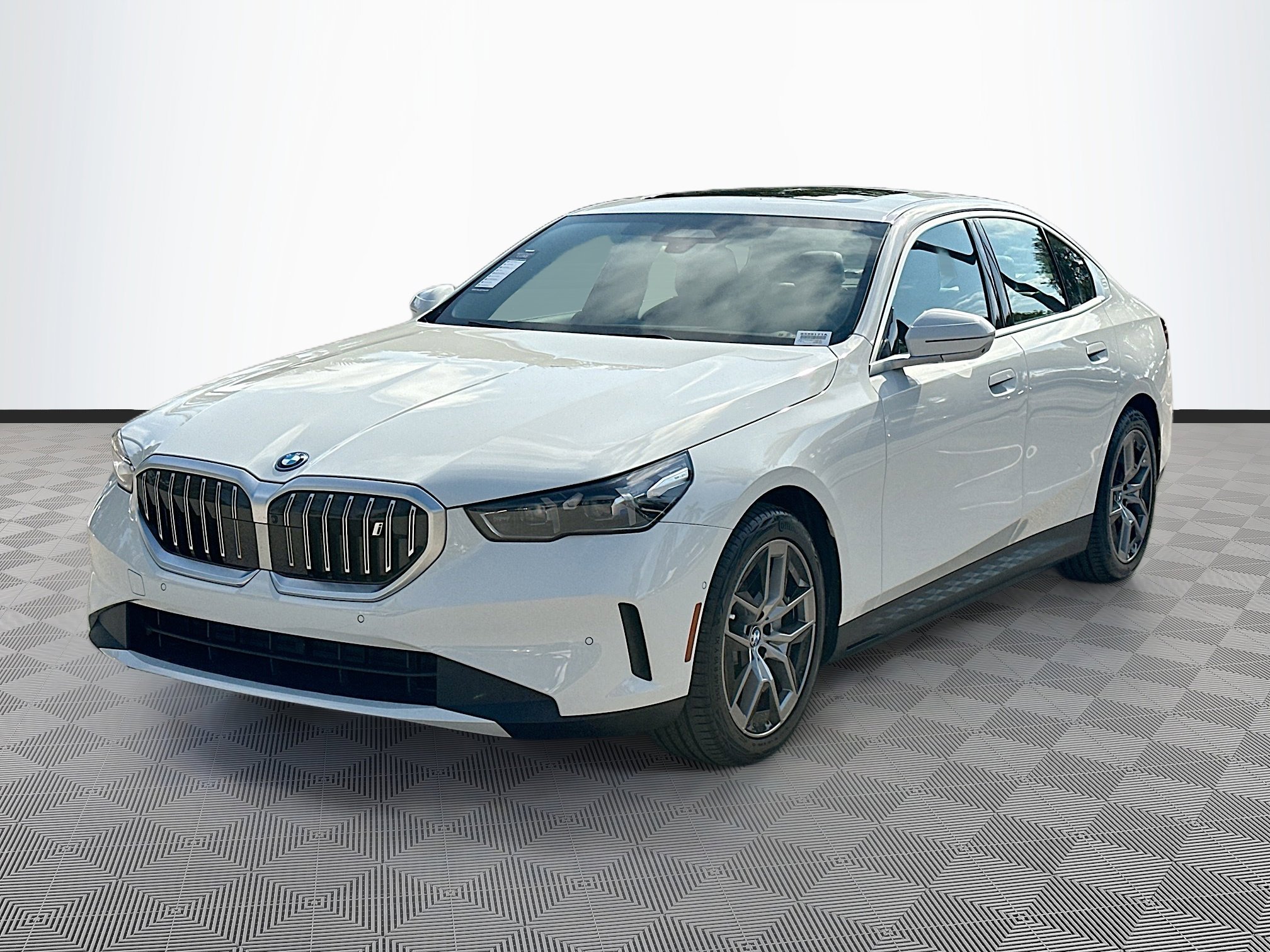 Used 2025 BMW i5 eDrive40i w/ Premium Package image 3
