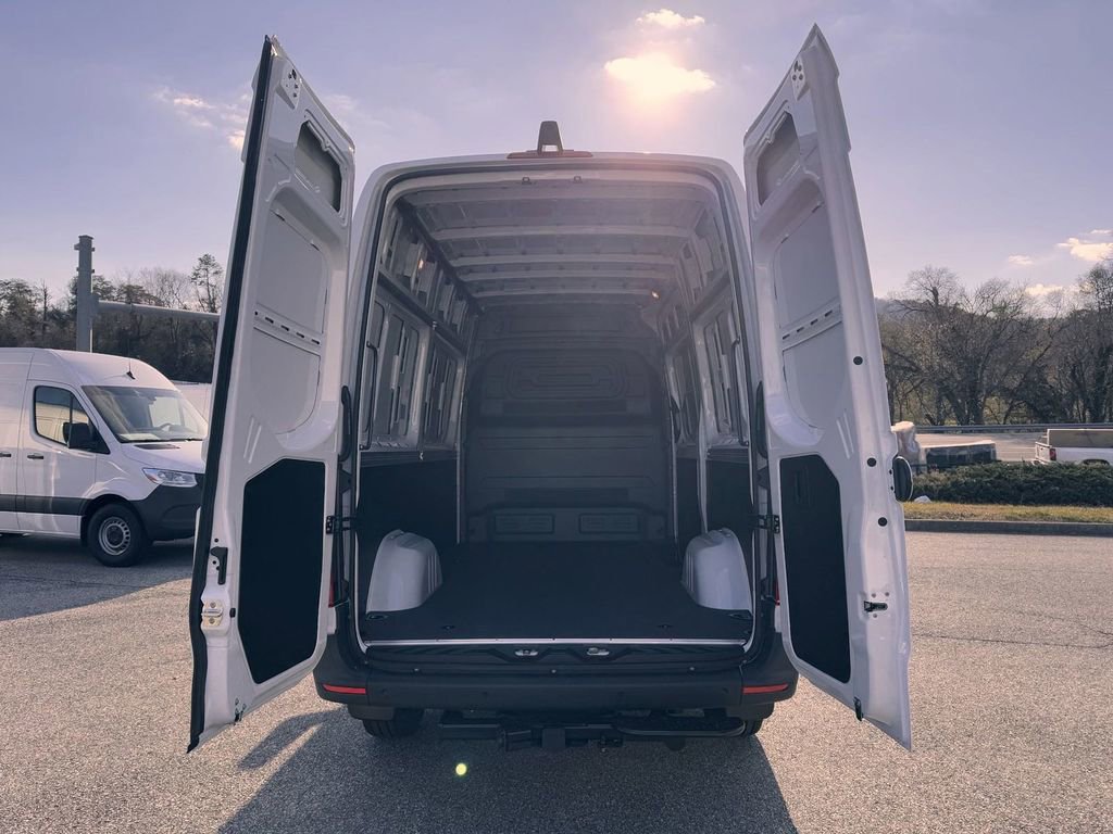 New 2025 Mercedes-Benz Sprinter 2500 image 9