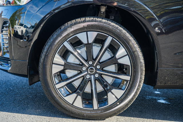 New 2027 Volvo XC60 B5 Plus AWD/4WD image 18