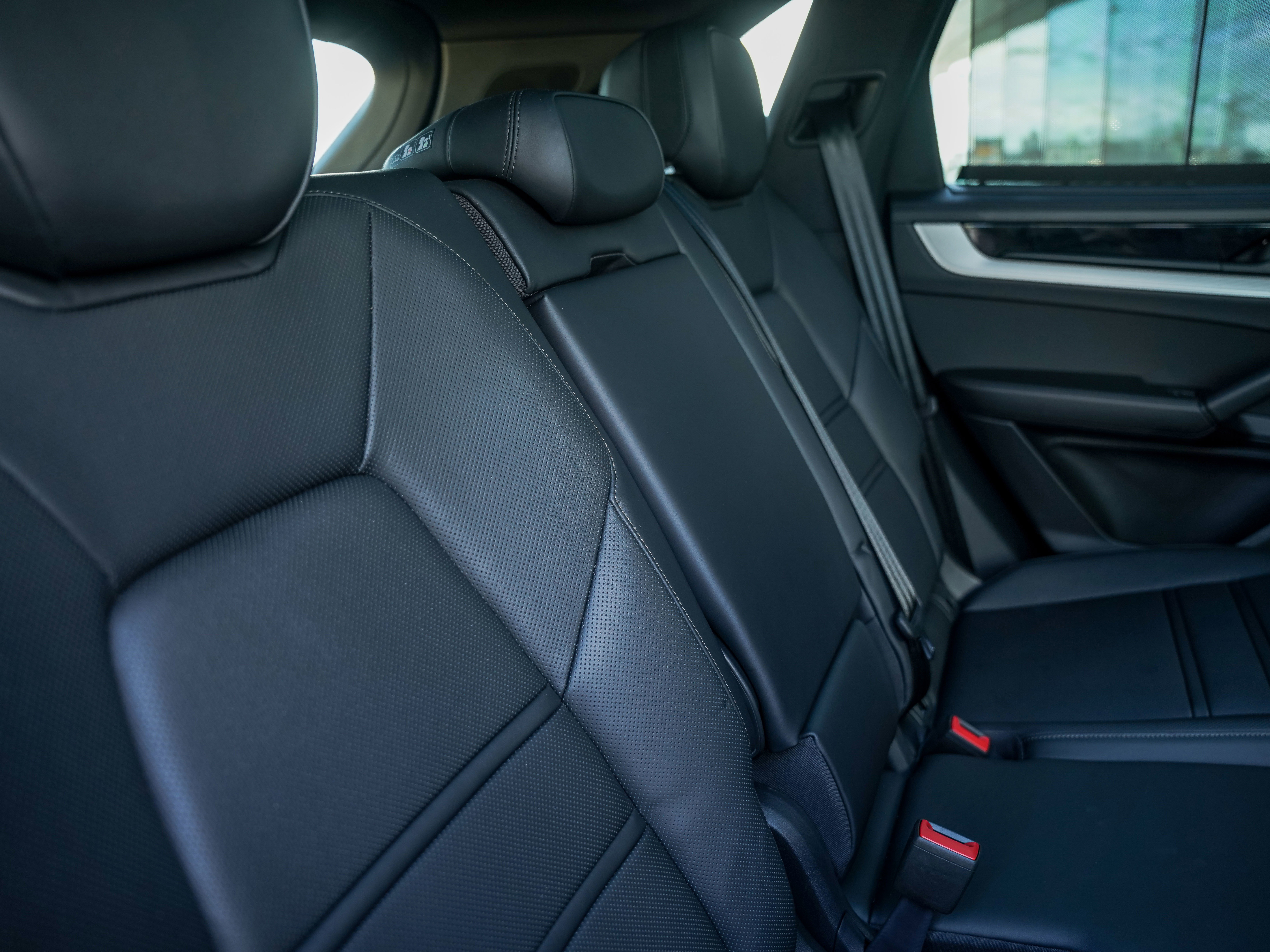 Certified 2025 Porsche Cayenne S image 31