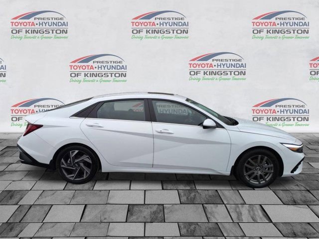 Used 2024 Hyundai Elantra SEL w/ Convenience Package image 2
