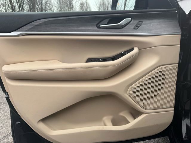 Used 2023 Jeep Grand Cherokee L Limited w/ Luxury Tech Group II image 40