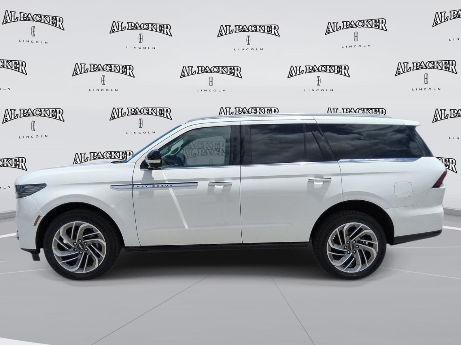 New 2027 Lincoln Navigator Reserve AWD/4WD image 2
