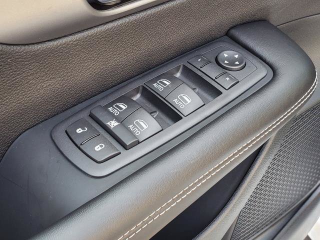 Used 2027 Chrysler Pacifica Select AWD/4WD image 18